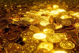 Thấy két sắt cũ đầy tiền trong nhà thuê, cô gái làm điều lạ