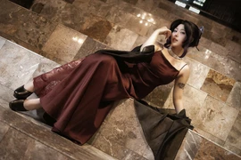 Nữ coser Việt gây “bão mạng” với góc chụp táo bạo khiến fan ngẩn ngơ