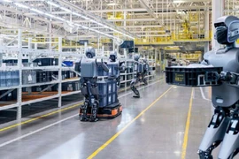 Robot hình người Trung Quốc vỡ mộng khi bước vào nhà máy