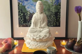 Nhà có bàn thờ Phật hãy ghi nhớ 4 điều khi thắp hương