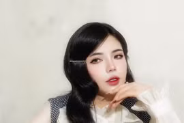 Nữ MC Esports nháy mắt nũng nịu khiến fan nam “đổ gục” 