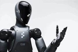 Robot Trung Quốc tự bắt tay vệ tinh, Skynet thành hiện thực?