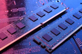 Jeff Bezos cảnh báo AI sẽ “khai tử” máy tính cá nhân