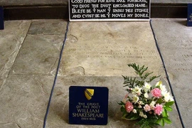 Bí ẩn lời nguyền trên bia mộ Shakespeare khiến hậu thế lạnh sống lưng