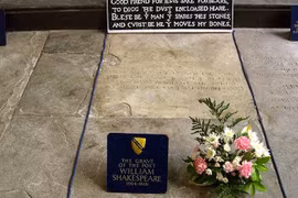 Bí ẩn lời nguyền trên bia mộ Shakespeare khiến hậu thế lạnh sống lưng