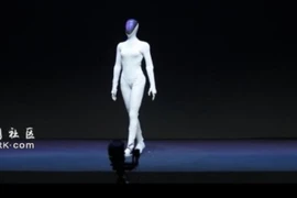 Robot Iron của Trung Quốc gây sốc với dáng vẻ nữ tính