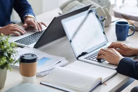 Deloitte lộ bê bối dùng AI viết báo cáo triệu đô