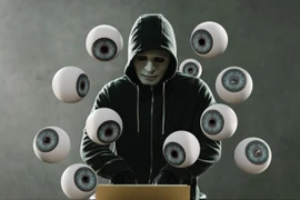 Phần mềm độc hại tự bật webcam để tống tình người dùng