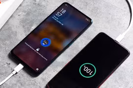  iPhone, Samsung hay điện thoại Trung Quốc đúng trong tranh cãi sạc pin?