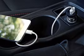 Sạc điện thoại trên ô tô, thói quen nhỏ, rủi ro lớn