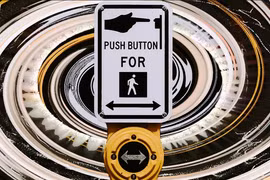 Hack đèn giao thông bằng mật khẩu 1234 gây sốc