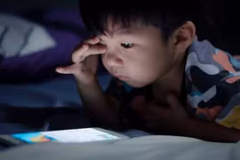 Đừng để Internet đánh cắp tuổi thơ trẻ