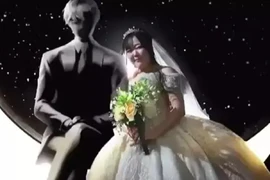 Cô gái Nhật kết hôn với “chú rể AI” gây chấn động