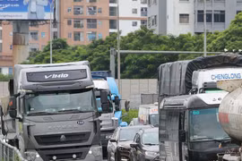 Cấm xe tải đi vào làn tốc độ cao nhất trên cao tốc, đơn vị quản lý đường nói gì?