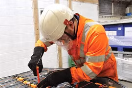 Vi khuẩn 50 triệu năm tuổi tạo ra pin có thể tái chế