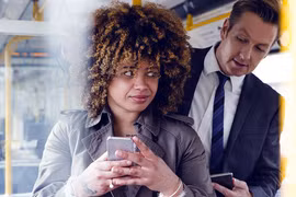 56% người từng “liếc trộm” màn hình, nguy cơ khó tin