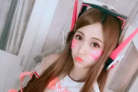 Hot girl MiMi cosplay D.Va khiến fan Overwatch ngỡ ngàng
