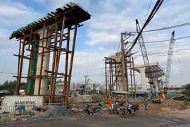 Dự án nút giao nghìn tỷ Tân Vạn vẫn ngổn ngang trước ngày về đích