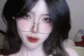 Fan girl Peyz “nhận vợ” hậu fanmeeting T1 gây sốt