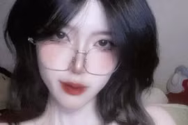 Fan girl Peyz “nhận vợ” hậu fanmeeting T1 gây sốt