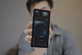 Dù tích hợp công nghệ phức tạp, máy vẫn giữ độ mỏng ấn tượng chỉ 8,9mm và có thể tháo rời toàn bộ hệ thống làm mát.