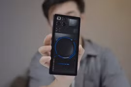 Dù tích hợp công nghệ phức tạp, máy vẫn giữ độ mỏng ấn tượng chỉ 8,9mm và có thể tháo rời toàn bộ hệ thống làm mát.