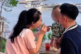 Vợ chồng trẻ ngủ quên thoát nạn lật tàu Vịnh Xanh, người bán vé lên tiếng