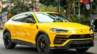 Lamborghini Urus tại Việt Nam nguy cơ bung ca-pô khi đang chạy
