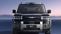 Fang Cheng Bao Tai 7 - nội thất 7 màn hình, nổ lốp vẫn chạy 80 km/h