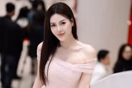 Thanh Hương ghi điểm với đầm khoe vai trần gợi cảm tại sự kiện