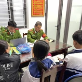 Cảnh sát 113 Phú Thọ hỗ trợ 3 trẻ em Hà Nội đi lạc đường về với gia đình