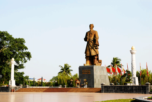Theo Đại Việt sử ký toàn thư, quê hương của nhà Trần ở tỉnh Nam Định, về sau mới chuyển sang sinh sống ở Long Hưng, Thái Bình.