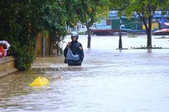 Dự báo thời tiết 17/10: Miền Trung mưa xối xả và còn kéo dài