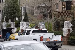 Thêm ảnh gia đình Tổng thống Obama dọn đồ về nhà mới