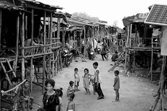 Ảnh: Xóm Việt kiều không có tương lai ở Tây Ninh