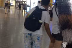 Cậu bé liên tục sàm sỡ các chị nhận cái kết đắng