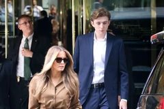 Vẻ điển trai hút hồn của con trai út 18 tuổi nhà ông Trump 