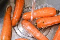 Củ cà rốt để lâu bị mềm, yểu cũng đừng vội vứt đi, “hồi sinh” bằng cách này 