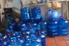 Sản xuất nước đóng chai “tinh khiết” siêu bẩn cho lãi siêu khủng