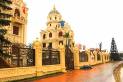 Những tòa lâu đài song sinh “đốt tiền” của đại gia Việt