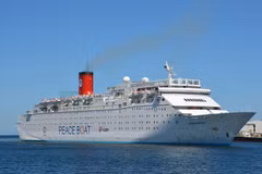 Khám phá du thuyền Peace Boat vừa cập cảng Cái Lân