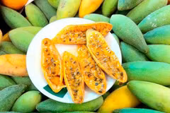 Tận mắt giống chanh leo hình quả chuối siêu lạ