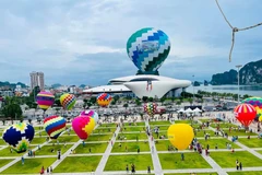 Mãn nhãn lễ hội khinh khí cầu ở Hạ Long dịp 2/9