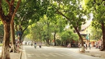 Ngày 20/5, Hà Nội tiếp tục hình thái thời tiết ngày nắng nóng đêm mưa 