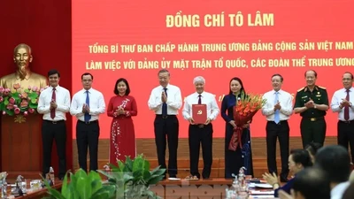 Tổng Bí thư Tô Lâm trao Quyết định thành lập Cơ quan Ủy ban Trung ương MTTQ Việt Nam