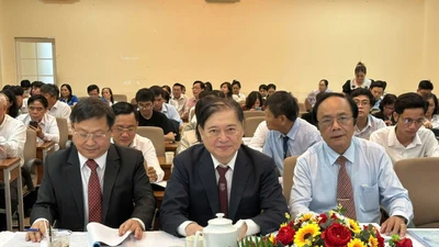 TSKH Phan Xuân Dũng dự Lễ tổng kết và trao giải Hội thi Sáng tạo kỹ thuật TP HCM lần thứ 28