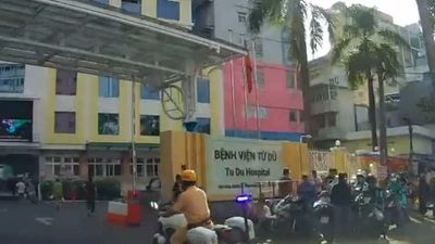 360 giây cứu sống thai phụ băng huyết kẹt xe giờ cao điểm