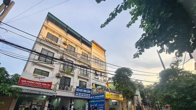 Quán bia lấn chiếm vỉa hè, lòng đường ở Hà Nội