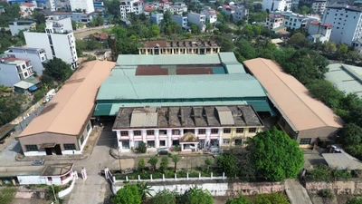 Cận cảnh nhà xưởng sản xuất nhôm kính trái phép ở Hà Nội