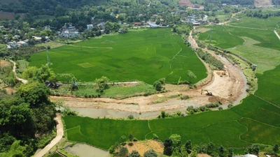 Vi phạm kè suối Trò, đơn vị thi công chứ đúng thiết kế